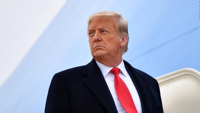 Cuando se le preguntó públicamente sobre la posible adhesión de EE.UU. a los ataques israelíes contra Irán, Trump respondió de forma ambigua. 