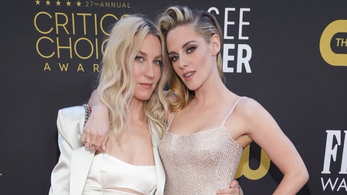 Kristen Stewart, actriz de 'Crepúsculo' se casa con la guionista Dylan Meyer