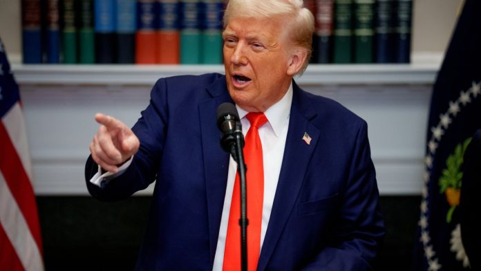 Trump arremete contra tribunales para frenar la eliminación del Parole humanitario