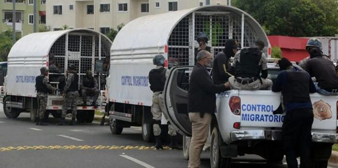 Migración detiene a 923 haitianos indocumentados y repatria a otros 967