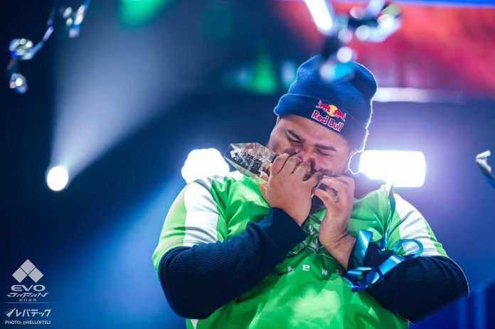Dominicano Saúl Mena gana en Japón el mayor EVO de la historia