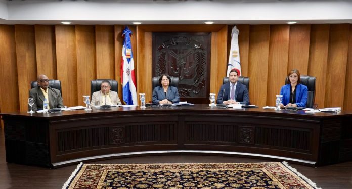 Asimismo, destacaron que las auditorías fueron realizadas en cumplimiento de la ley y del debido proceso, notificando oportunamente a todos los funcionarios, entidades y organismos de supervisión, control interno e investigación correspondientes.