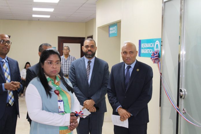 José Miguel Batista, director administrativo del centro, destacó la importancia de estos avances tecnológicos para continuar brindando atenciones médicas oportunas y de calidad.