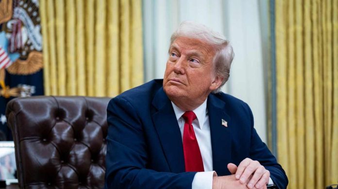 “Creo que es muy difícil hacer esa petición ahora mismo si alguien está ganando”, señaló Trump a periodistas en Nueva Jersey, adonde llegó para asistir a una recaudación de fondos en su campo de golf de Bedminster.