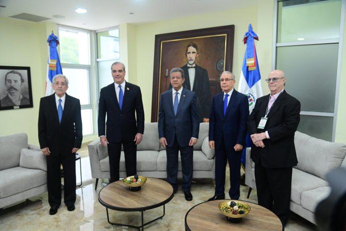 Este promueve la construcción de consensos, la pluralidad de enfoques y la coordinación institucional para elaborar soluciones sostenibles y articuladas que beneficien el interés nacional dominicano.
