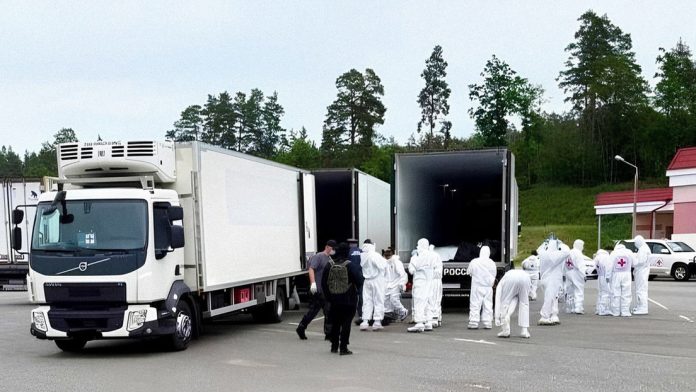 «Estamos acelerando el proceso de identificación lo máximo posible. Pero con cada gran repatriación es más difícil hacerlo, y quizá ese sea el objetivo de Rusia» , acusó el ministro ucraniano.