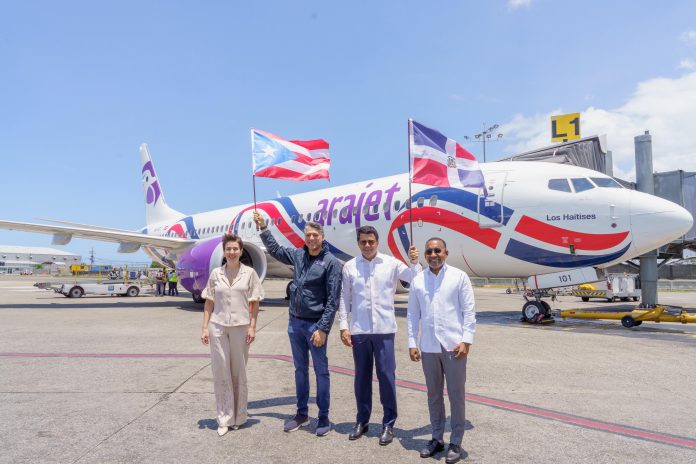 El vuelo fue despedido por el ministro de turismo de República Dominicana, David Collado y encabezado por el CEO y fundador de Arajet, Víctor Pacheco, quienes mostraron las banderas dominicana y puertorriqueña como señal de conquista de un destino más.