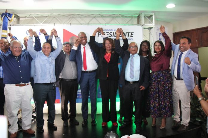 La actividad contó con la presencia de decenas de profesionales de la comunicación, quienes respaldaron con entusiasmo la candidatura de Páez, destacando su historial de compromiso y defensa de la clase.