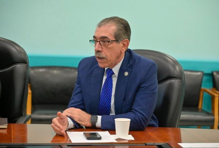 Asimismo, el Dr. Bienvenido Fajardo, el Dr. Douglas Méndez CEO de Bronx United IPA, y el Sr. Miguel Alcántara, gestores de este vínculo académico-institucional desde la diáspora dominicana.