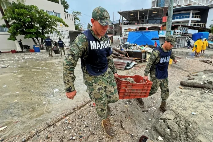 Erick impactó la costa de Oaxaca, cerca de los límites con Guerrero, la madrugada de este jueves como un huracán 3 de la escala Saffir-Simpson (de 5). Poco antes de tocar tierra alcanzó la 4.