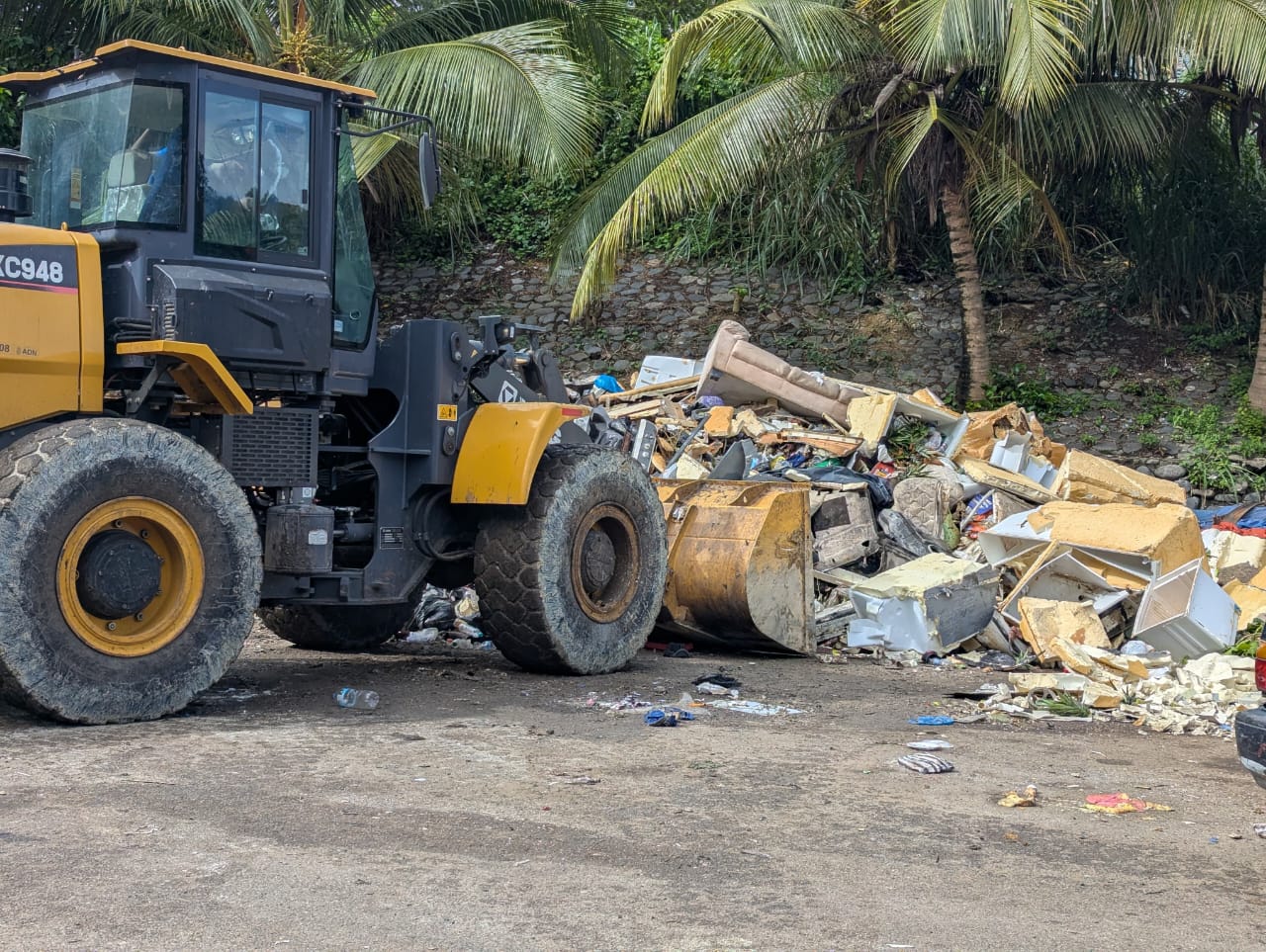 El operativo, desarrollado bajo las directrices de Carolina Mejía, fue realizado por las direcciones de Aseo Urbano, Defensoría y Uso de Espacios Públicos, Tránsito y Movilidad Urbana, Gestión Ambiental, Desarrollo Comunitario y la Policía Municipal.