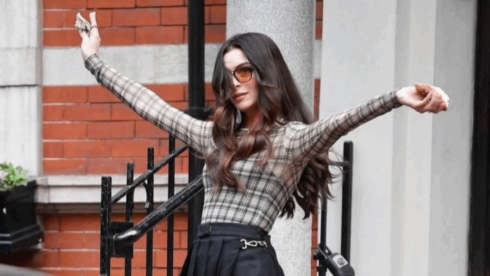 Anne Hathaway sufre caída durante rodaje de “El diablo viste a la moda 2” en Nueva York
