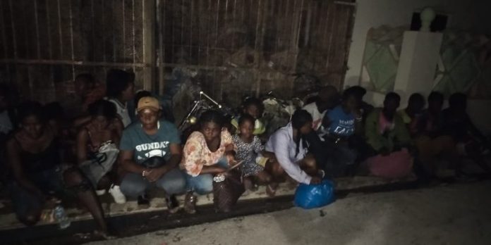 Ejército detiene 25 nacionales haitianos en una jeepeta en Montecristi