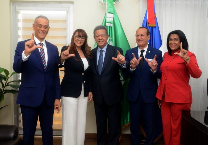 Inician creación de movimientos de apoyo a Leonel y la Fuerza del Pueblo