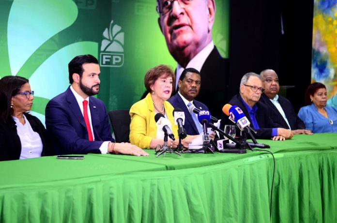 FP califica la medida de aulas móviles como una improvisación del Estado
