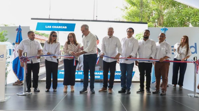 Abinader inaugura carreteras y calles en La Vega y Santiago