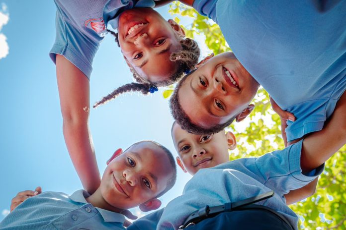 Inicia año escolar 2025-2026 con actos simultáneos en todo el país