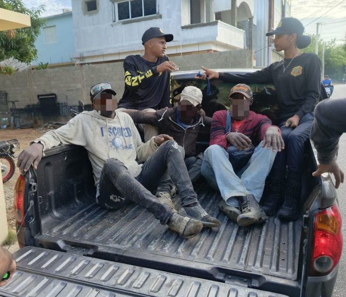 Migración detiene a 876 indocumentados en 25 operativos simultáneos en 13 provincias