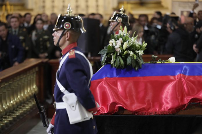 «Reconozcamos sinceramente que estos son tiempos de empobrecimiento ético y de polarización agresiva que nos arruina, que acaba con nuestro país. Sembremos semilla de paz y de esperanza», dijo el cardenal en su sermón.