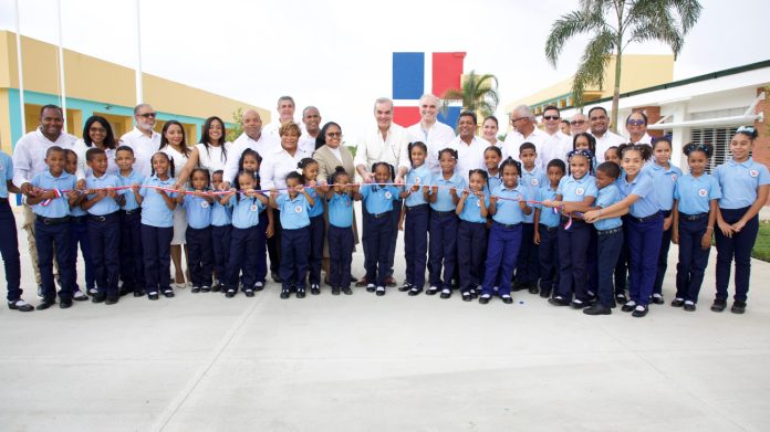 Gobierno inaugura tres centros educativos que beneficiarán a 2,960 estudiantes