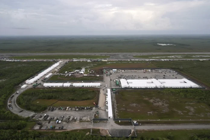 Jueza ratifica cierre de centro de detención de inmigrantes “Alcatraz de los Caimanes” en Florida