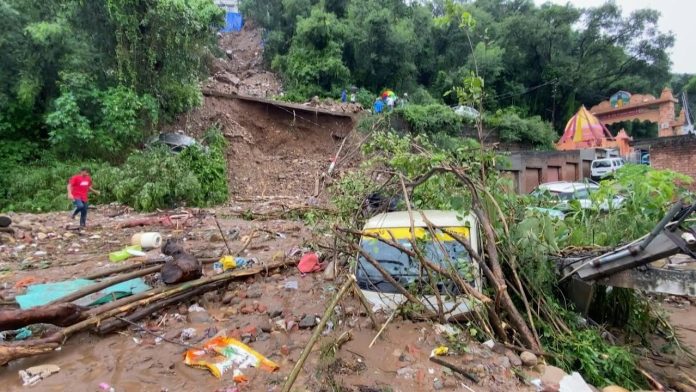 Inundaciones y deslizamientos de tierra dejan al menos 30 muertos en la India