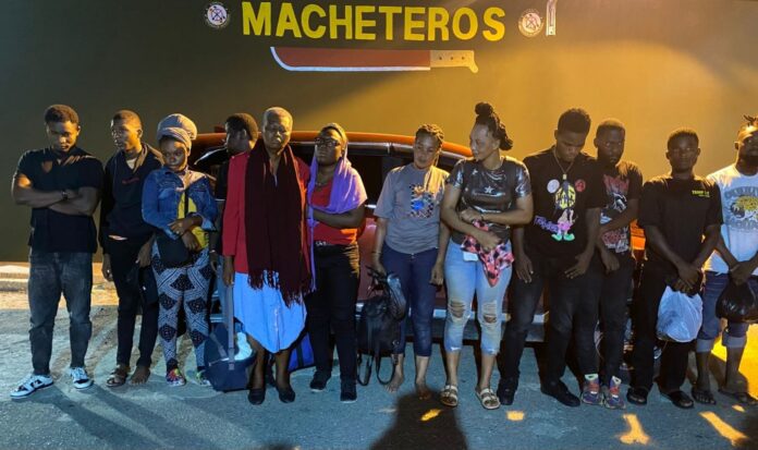 Ejército desmantela operación de tráfico de migrantes; detienen a 28 haitianos en Valverde