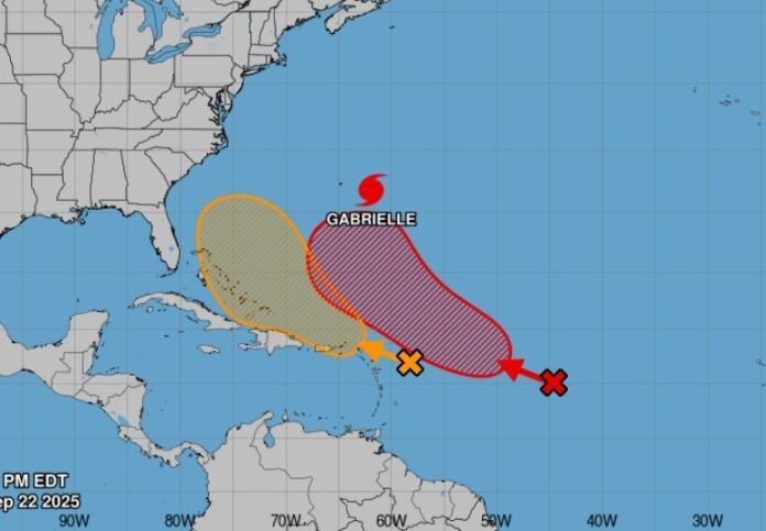 Actualmente no hay vigilancias ni avisos costeros en vigor, aunque las autoridades pidieron a la población de Bermudas mantenerse atenta a la evolución del ciclón.