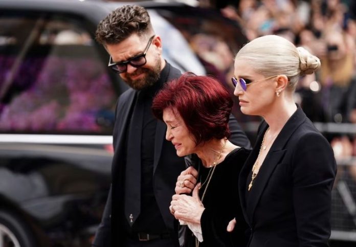Su hermano, Jack Osbourne, también compartió un emotivo mensaje: “Tuve 14,501 días con ese hombre y sé que eso es una bendición”.