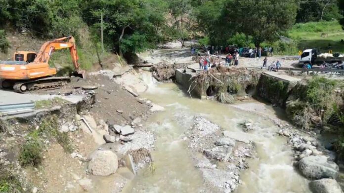 Hace seis años que estamos insistiendo con la construcción del puente y nada se ha hecho.