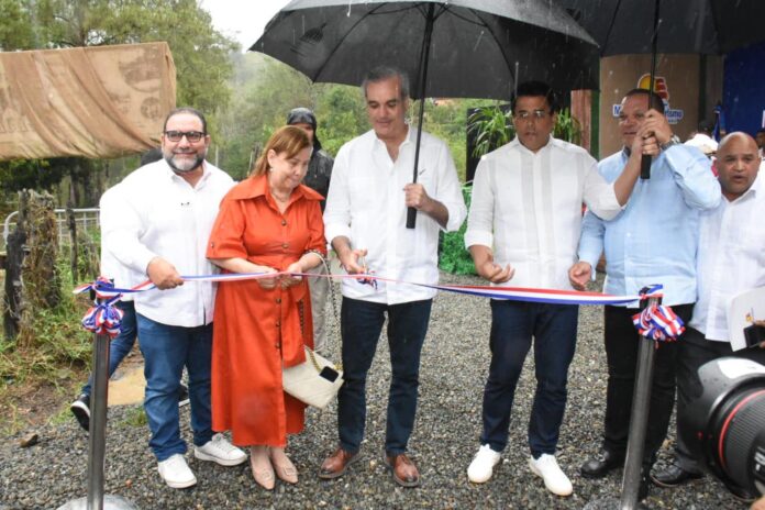 Además del presidente Abinader y el ministro Collado al acto de inauguración asistieron las principales autoridades provinciales y locales.