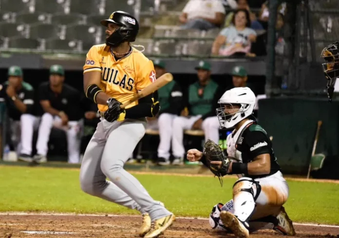 Las Estrellas respondieron de inmediato. En la parte baja del inning, Eguy Rosario negoció boleto y Josh Lester conectó un jonrón entre los jardines izquierdo y central, adelantando a los verdes 2-1.