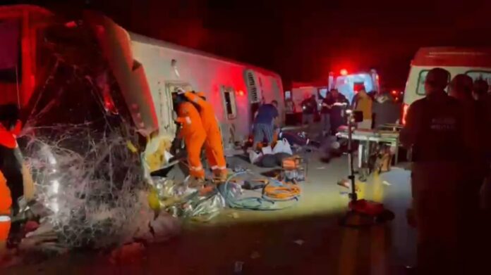 Por su parte, el Hospital Regional Dom Moura recibió a 17 heridos, de los cuales dos permanecen en estado grave bajo observación médica.