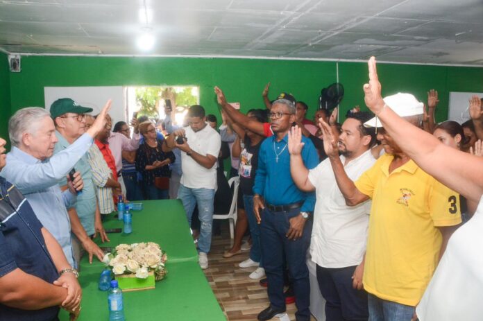VIDEO│Dirigentes del PLD y PRM en Montecristi se juramentan en la Fuerza del Pueblo
