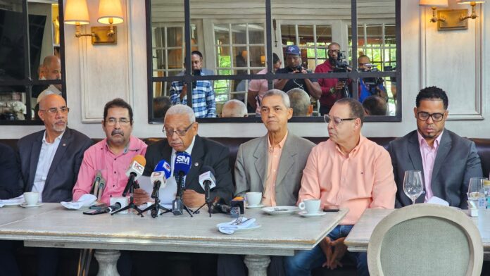 Expresidentes del CODIA califican Monorriel de Santo Domingo como “un error de planificación”