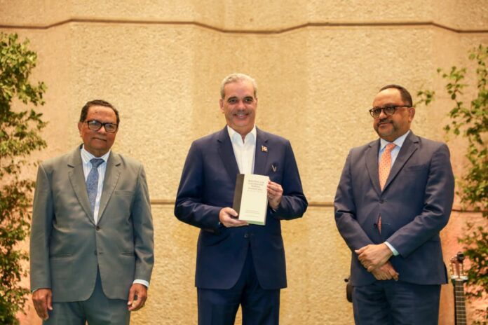 Presidente Abinader resalta valor democrático de la reforma constitucional que limita la reelección