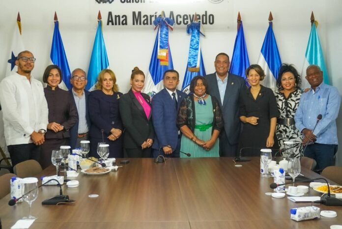 Jesús Batista y Socorro Monegro fueron juramentados como Vicepresidente y Secretaria del PARLACEN