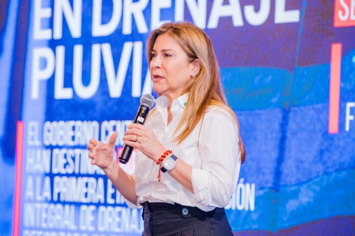 La alcaldesa detalló que la estrategia responde a la necesidad de proteger a la ciudadanía de los efectos de las lluvias intensas, un plan que inició por instrucciones del presidente Luis Abinader tras un fenómeno meteorológico años atrás.