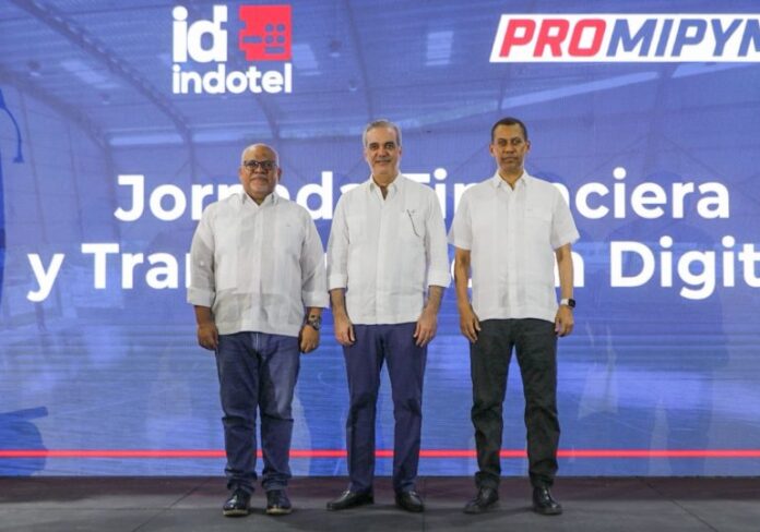 Gobierno entrega RD$150 MM en créditos de Promipyme y becas de capacitación tecnológica del Indotel