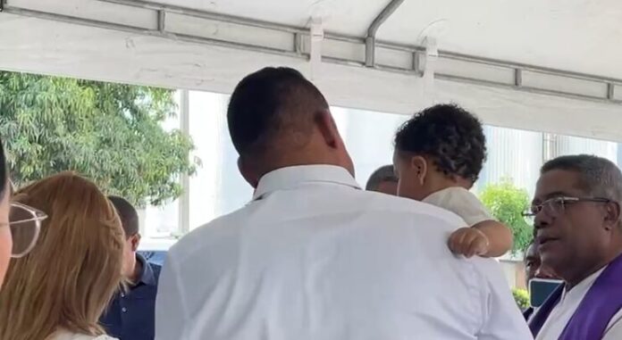 El acto también sirvió para reforzar los lazos familiares y comunitarios, recordando la importancia de la unión y el apoyo en momentos difíciles.
