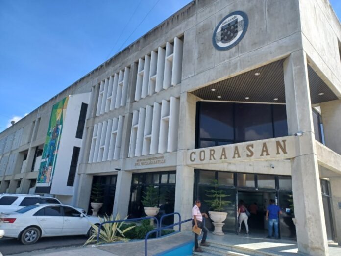 El funcionario indicó que estas obras forman parte del plan de expansión de Coraasan, que busca garantizar cobertura total de agua potable en las zonas rurales y suburbanas del municipio.