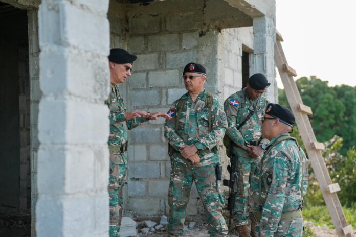 Más adelante recorrió el puesto militar de Hato Viejo, así como los pasos fronterizos de Nonón y Javier, hasta llegar al destacamento de Bánica, concluyendo esa fase en la 25ta. Compañía, en Pedro Santana.