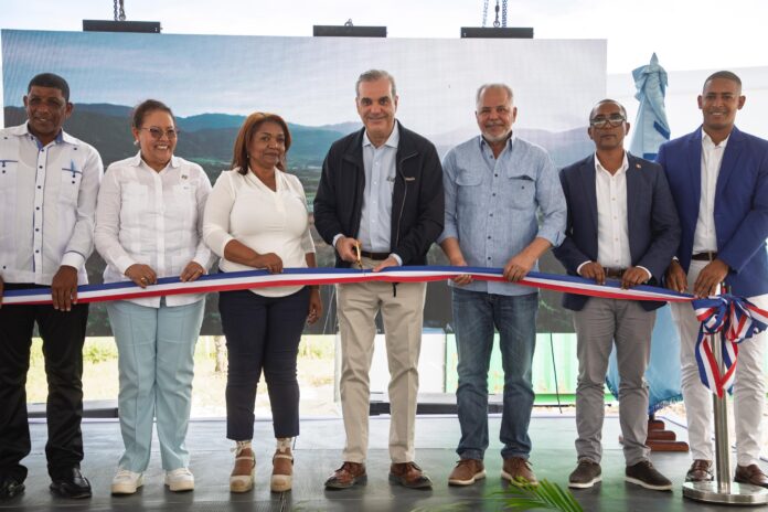 Abinader inaugura tres carreteras en San Juan tras más de 50 años de espera
