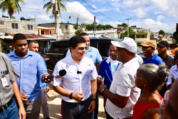 Fellito Suberví supervisa avances en trabajos de saneamiento de cañadas en SDO