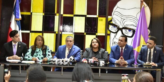 Bloque de Diputados PLD advierte recurrirá al Tribunal Constitucional si se mutila derecho de trabajadores a la cesantía