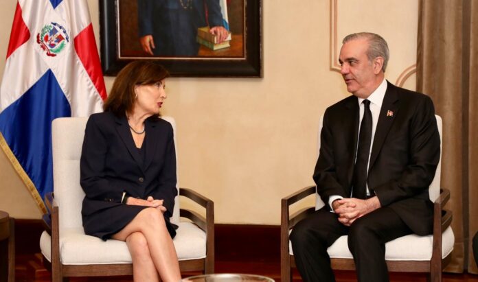 Abinader recibe en Palacio a la gobernadora del estado de Nueva York, Kathy Hochul