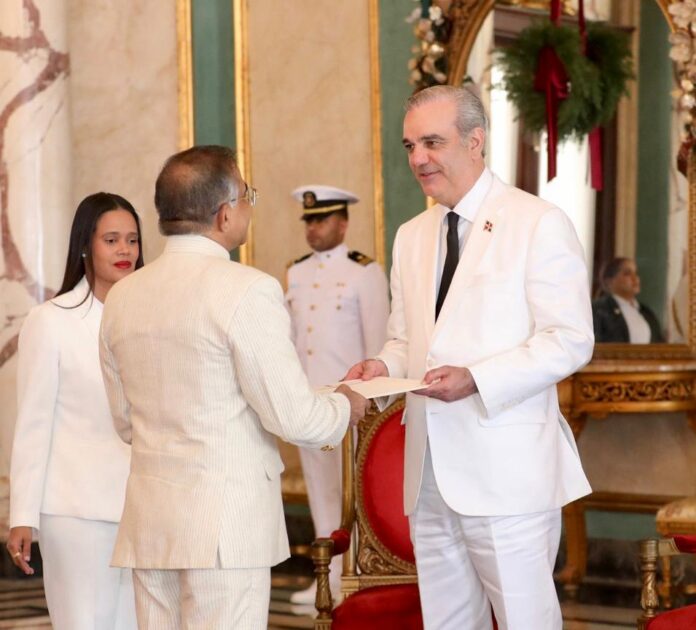 Presidente Abinader recibe siete nuevos embajadores y fortalece relaciones internacionales