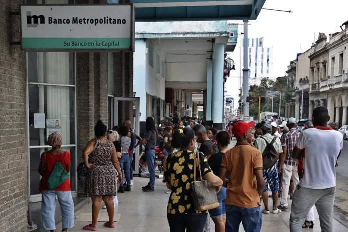 Cuba restringe transferencias de divisas para todas las compañías extranjeras