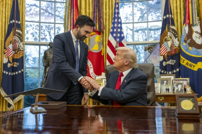 Durante su aparición conjunta ante los medios, Trump, nacido en Nueva York, mostró una actitud conciliadora hacia el alcalde electo.