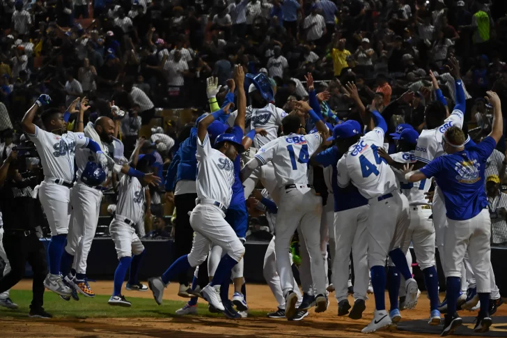 Mel Rojas Jr. detiene la mala racha del Licey con grand slam en triunfo ante las Águilas